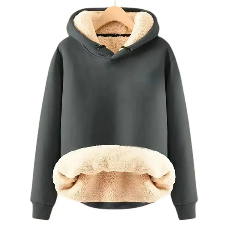 Sweat-shirt ample gris homme, coupe confortable et décontractée. Vêtement idéal pour un look casual mode.