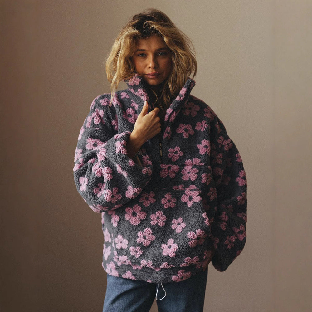 Haut femme décontracté zippé en polaire, coupe ample, confortable avec poche pour style urbain.
