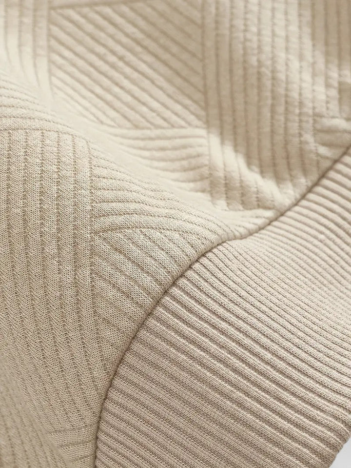 "Sweat-shirt rayé homme col zippé, manches longues, tissu doux et confortable, parfait pour un look décontracté."