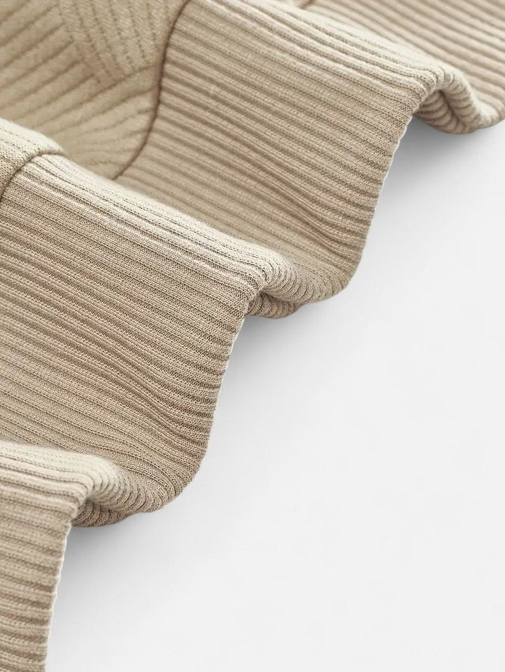 "Sweat-shirt rayé homme col zippé, manches longues, tissu doux et confortable, parfait pour un look décontracté."