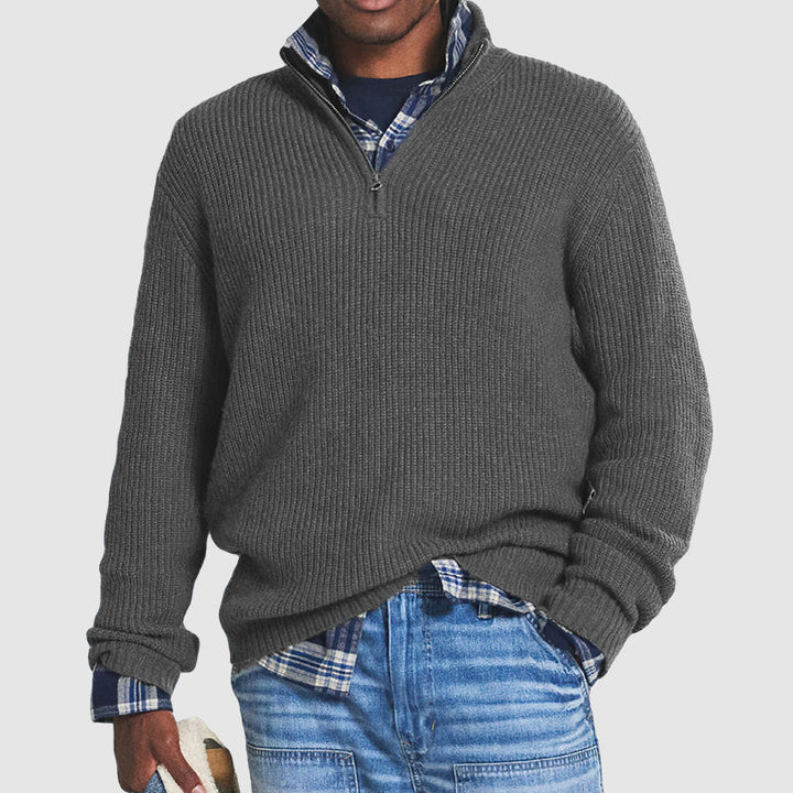 Sweat zippé homme élégant, idéal pour tenue de bureau ou style affaires professionnel.
