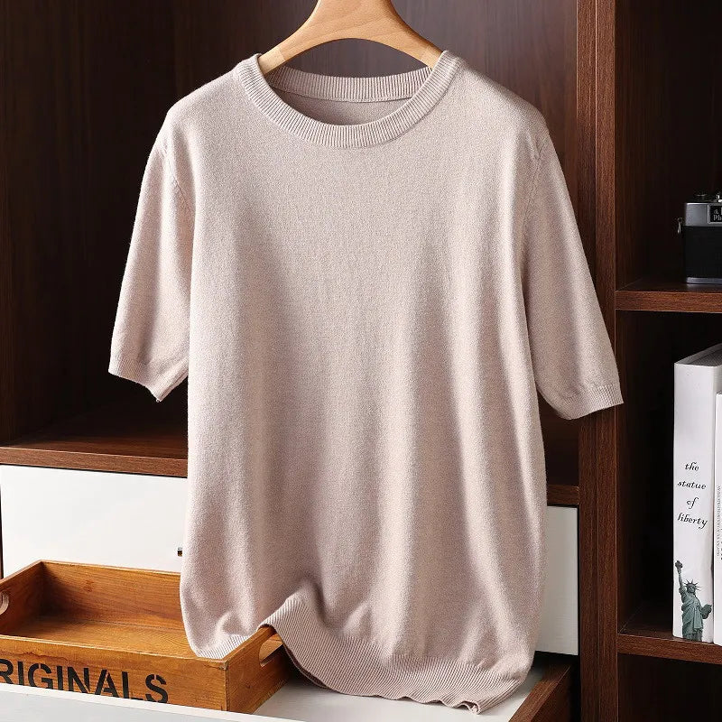 T-shirt pour hommes, col rond élégant, garantissant un confort optimal et un style décontracté chic.