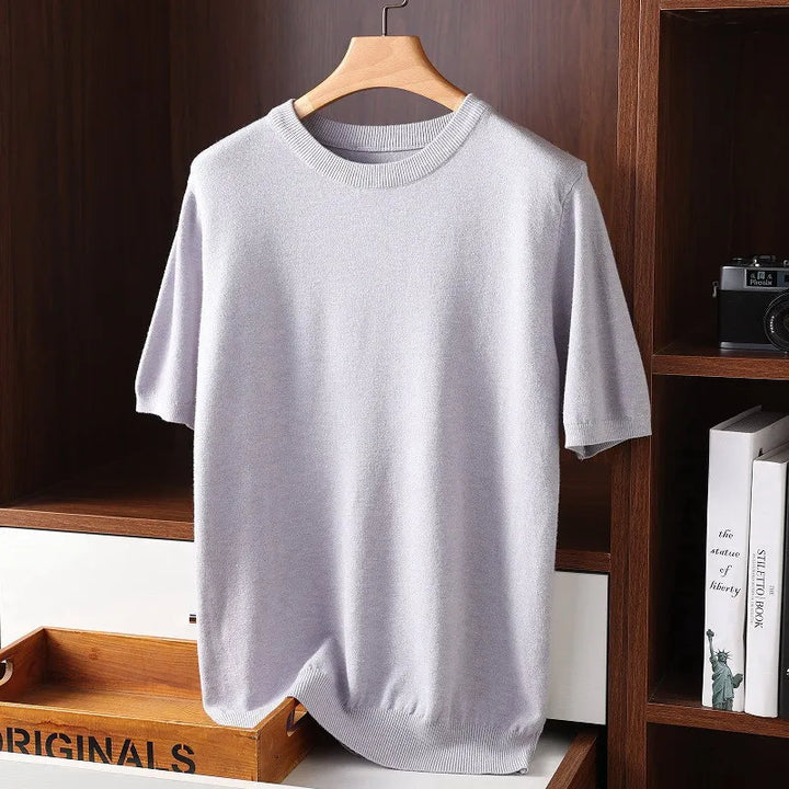 T-shirt homme polyvalent à col rond, facile à associer pour créer des tenues élégantes ou décontractées.