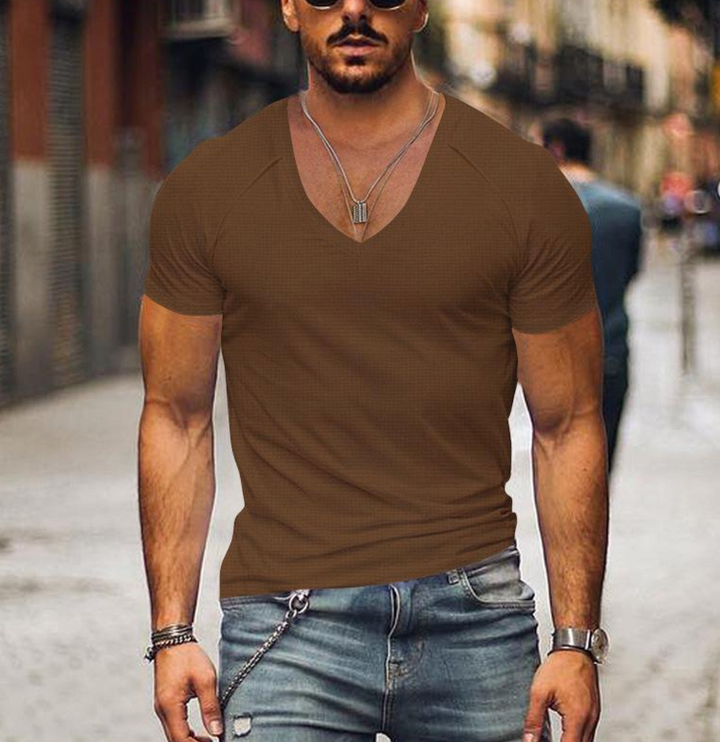 T-shirt col V homme pour confort quotidien ultime. Style décontracté et moderne, parfait pour toute occasion casual.