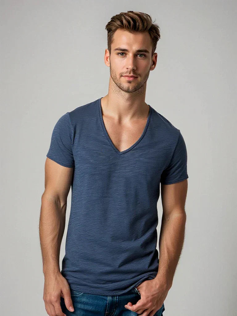 "T-shirt décontracté col en V homme, tissu doux, manches courtes, idéal pour un style élégant et confortable au quotidien."