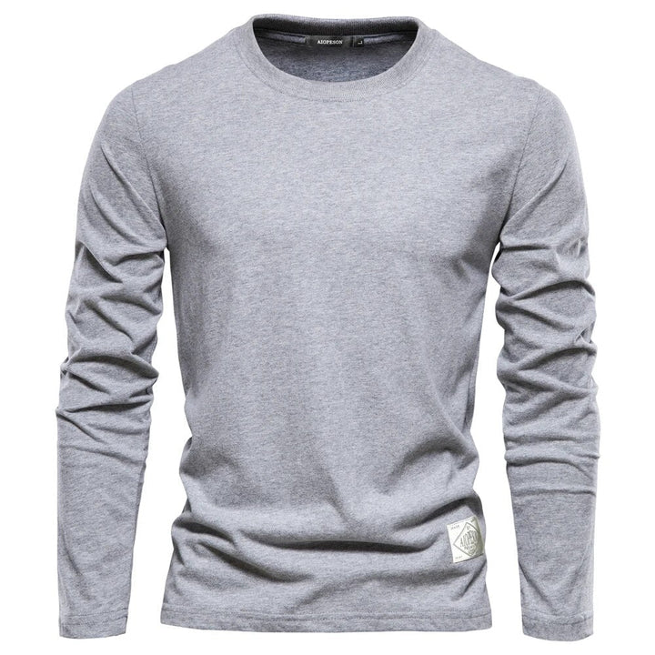 Haut femme intemporel à manches longues, col rond. T-shirt décontracté et confortable, parfait pour un style polyvalent.