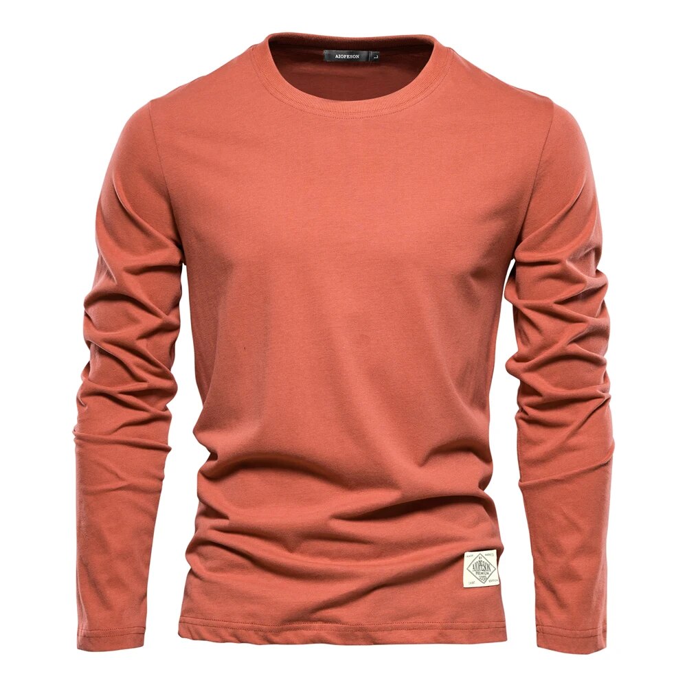 T-shirt femme à manches longues, col rond, couleur unie. Confort décontracté, idéal à associer pour un look quotidien.