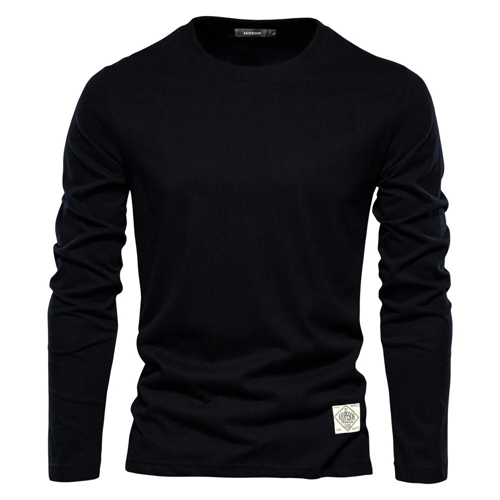 T-shirt femme élégant à manches longues, col rond. Haut basique et confortable, parfait pour un style intemporel et polyvalent.