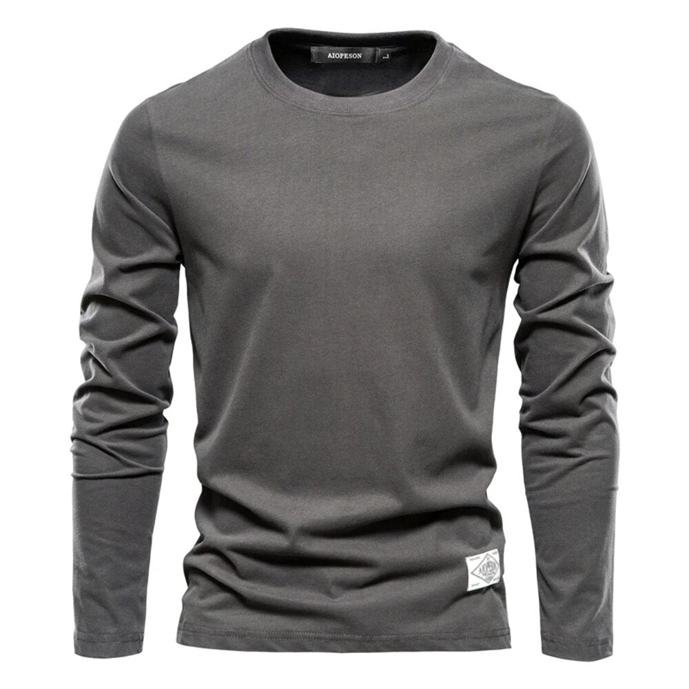T-shirt femme basique à manches longues, col rond. Confort maximal pour ce haut décontracté, idéal pour toute saison.