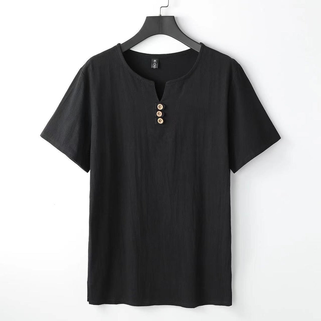 T-shirt Henley homme léger, parfait pour un look décontracté estival. Confortable et élégant au quotidien.