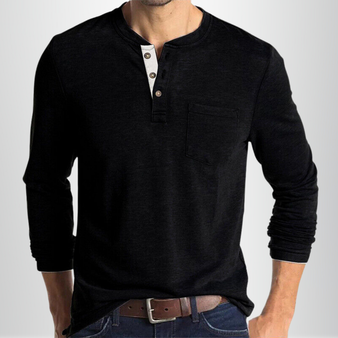 Modèle homme portant un t-shirt Henley manches longues, polyvalent pour toutes saisons. Mode masculine basique.
