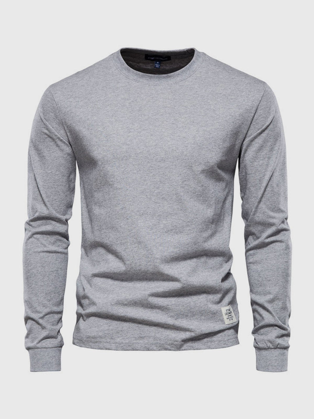 Élégant t-shirt homme à col rond et manches longues, pour un confort optimal et un style simple.