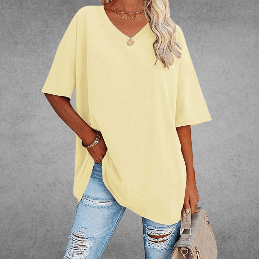 T-shirt femme oversize ample, col V décontracté, mode confort pour l'été et le quotidien casual.