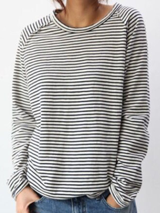 T-shirt rayé femme élégant, manches longues. Parfait pour un look décontracté chic et confortable au quotidien.