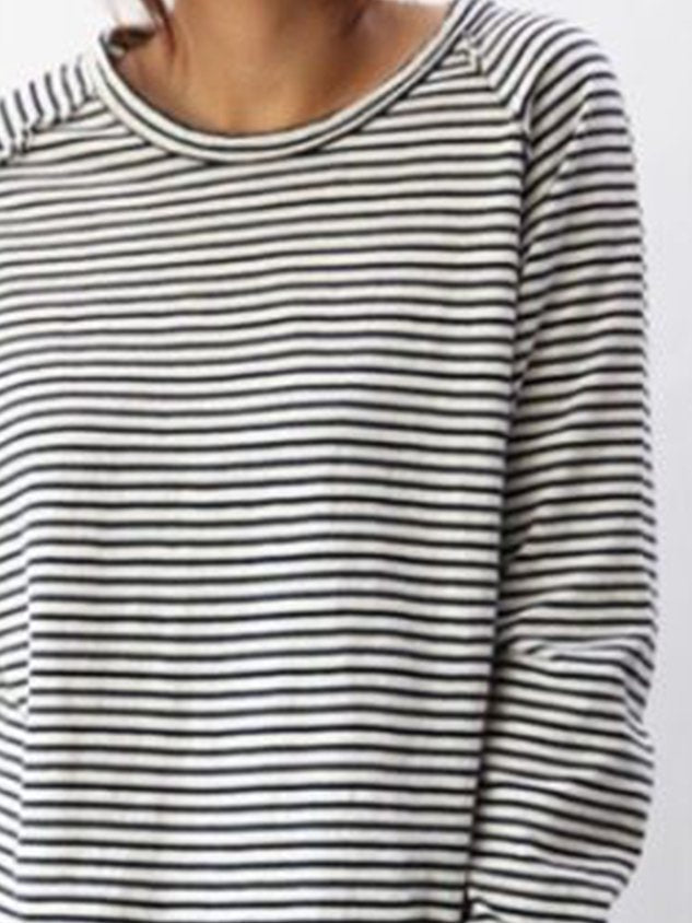 T-shirt femme mode à rayures, manches longues. Vêtement polyvalent, élégant et décontracté, idéal pour toute occasion.