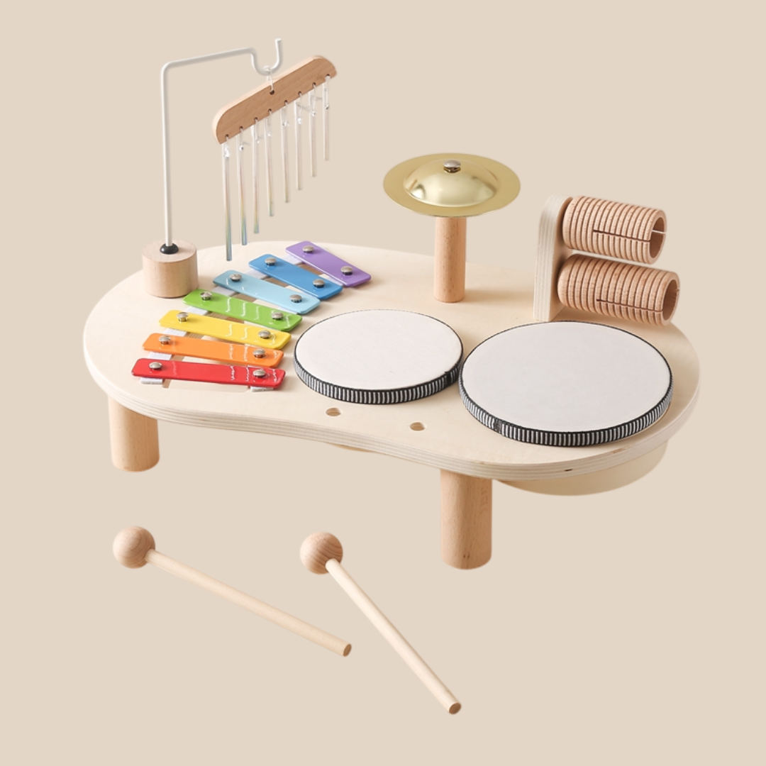 Table de musique en bois pour tout-petits avec xylophone et tambours, couleurs vives, stimule créativité et sens enfantins.