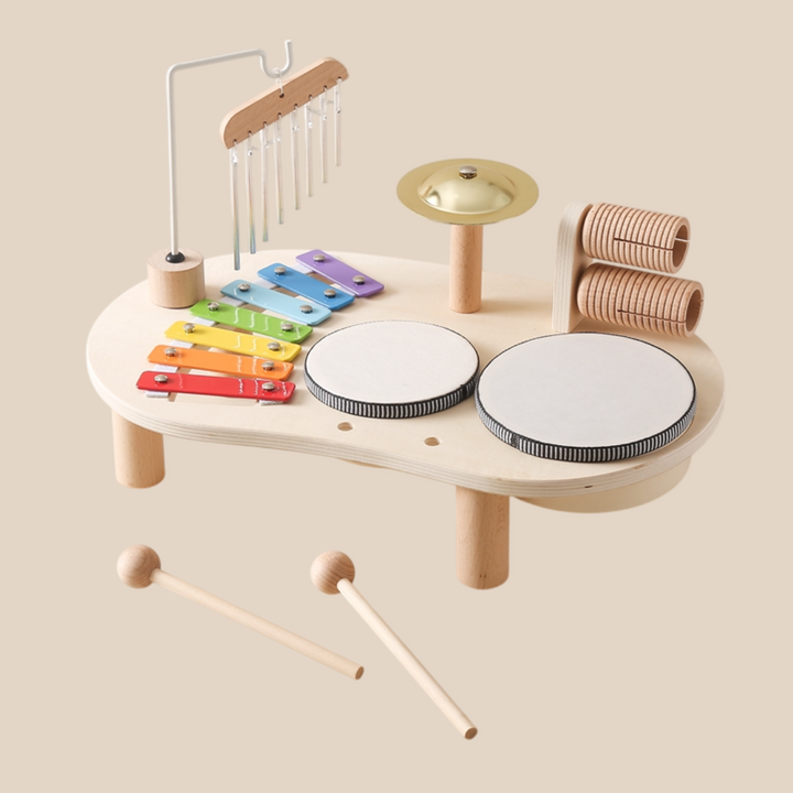 Table de musique en bois pour tout-petits avec xylophone et tambours, couleurs vives, stimule créativité et sens enfantins.