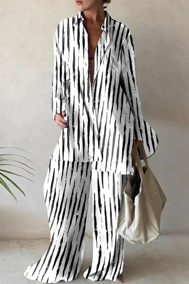 "Tailleur pantalon femme au motif géométrique moderne avec blouse manches longues chic et confort optimal."