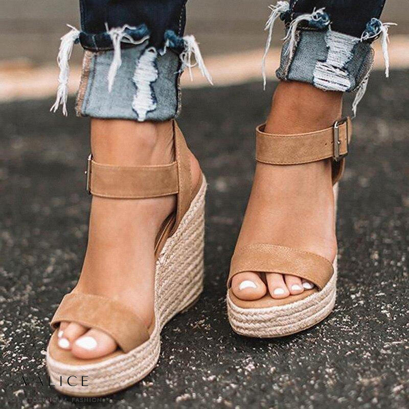 Talons compensés ortho. femmes, confort optimal.  Design élégant et soutien de la voûte plantaire.
