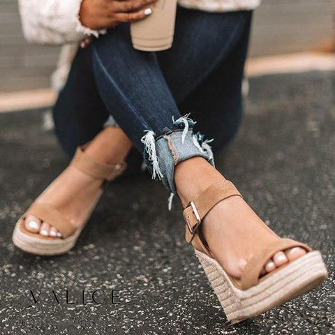 Talons compensés ortho. femmes, confort optimal.  Design élégant et soutien de la voûte plantaire.
