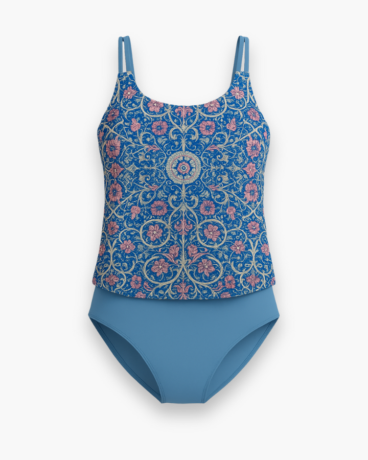 "Tankini féminin bleu élégant, design raffiné, épuré, confort optimal pour l'été, parfait pour plage et piscine."