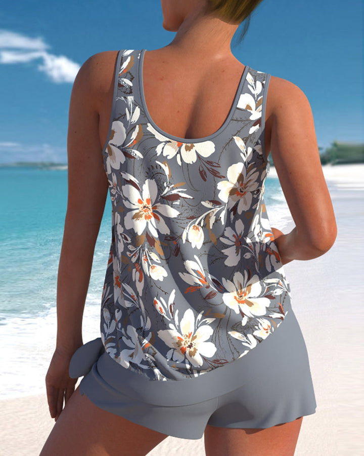 "Tankini femme Julia à coques rembourrées et fronces flatteuses, vue en action. Confort et style pour activités aquatiques."