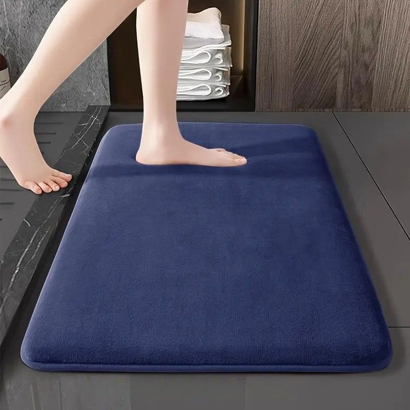 Tapis de bain moelleux antidérapant, mémoire de forme, absorption rapide. Confort et sécurité.
