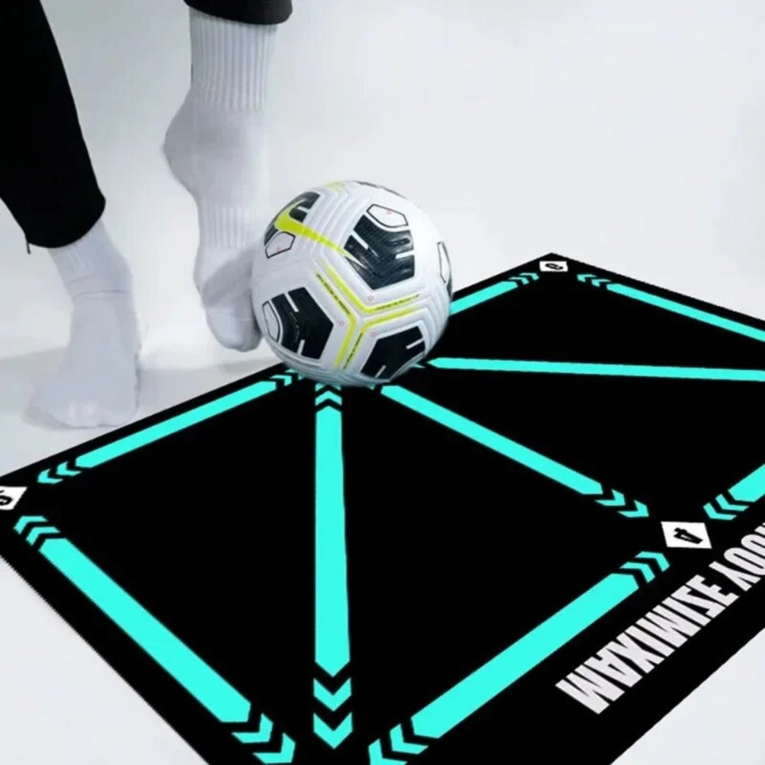 "Tapis d'entraînement interactif pour enfants, surface texturée, zones de cibles, améliorant le contrôle du ballon."