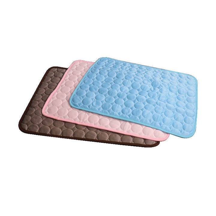 Tapis rafraîchissant pour animaux.  Surface douce et fraîche, idéal été. Confort optimal pour chien ou chat.