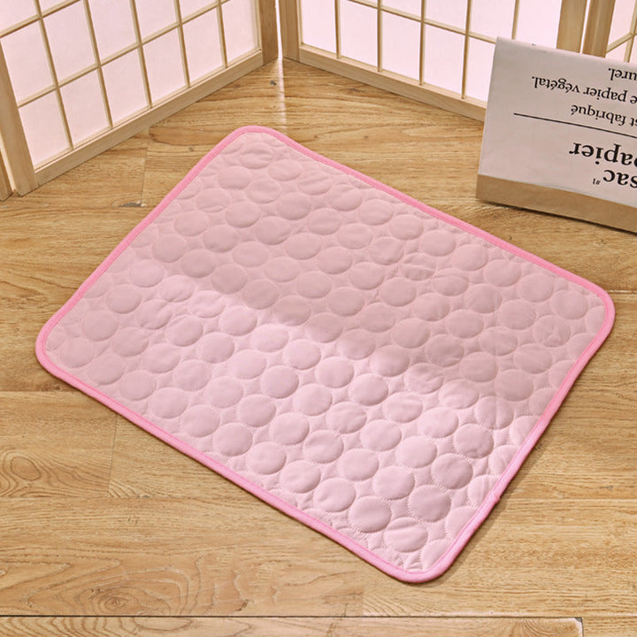 Tapis rafraîchissant pour animaux.  Surface douce et fraîche, idéal été. Confort optimal pour chien ou chat.