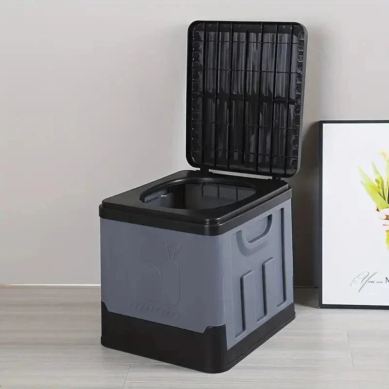 "Toilette portable pliable avec paysage naturel, légère, compacte, pour camping et festivals, robuste et facile à nettoyer."