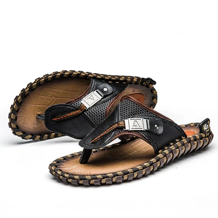 "Tongs en cuir pour homme Randy, vue latérale, élégantes et confortables, idéales pour un style estival sophistiqué."