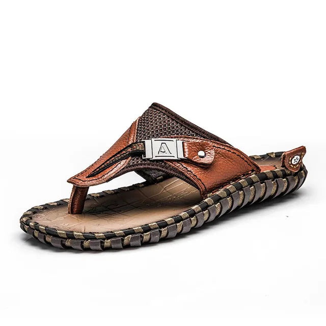 "Tongs en cuir pour homme Randy, vue latérale, élégantes et confortables, idéales pour un style estival sophistiqué."