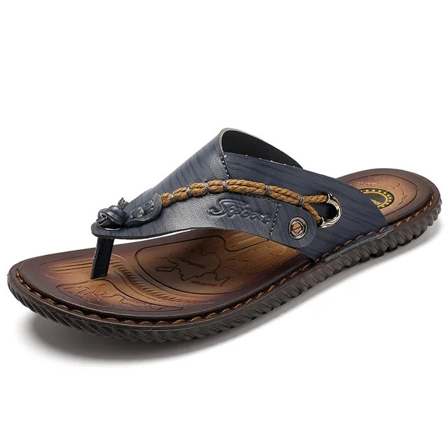 "Tongs en cuir pour homme Randy, vue latérale, élégantes et confortables, idéales pour un style estival sophistiqué."