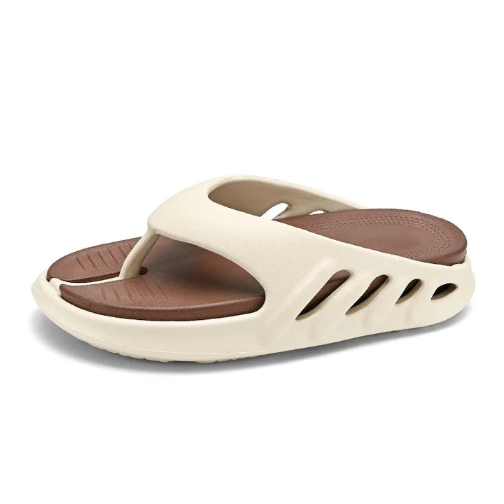 Tongs plateforme pour homme, très confortables et légères. Parfaites pour les loisirs d'été.