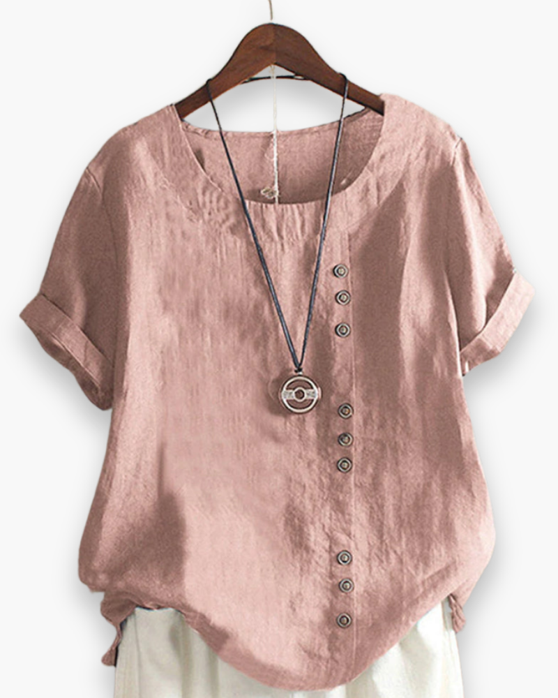 "Top femme bleu clair boutonné, fluide et chic, parfait pour un look décontracté estival et confortable."