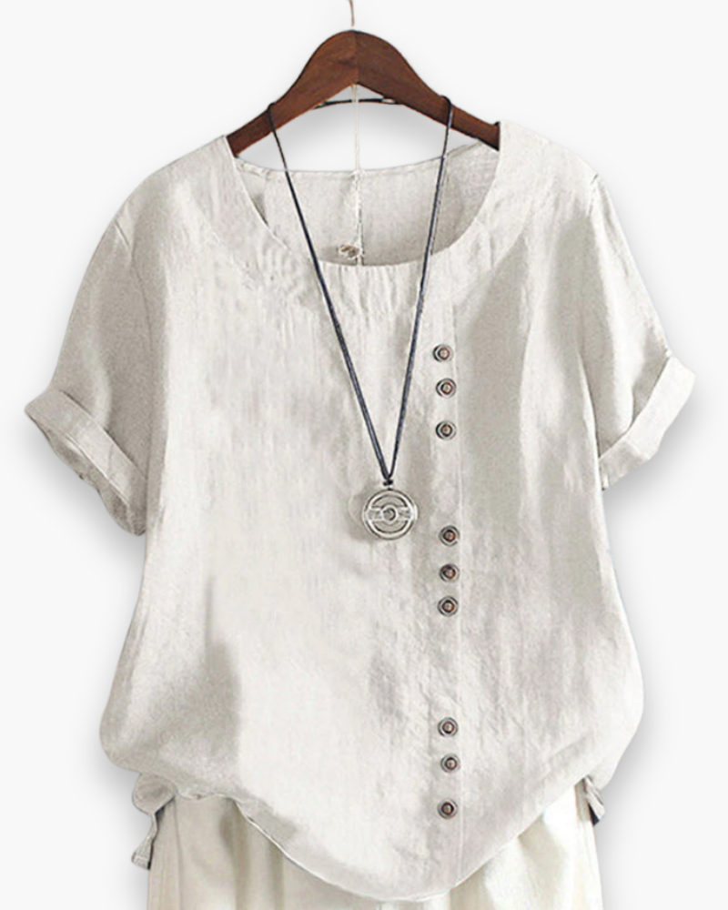 "Top femme bleu clair boutonné, fluide et chic, parfait pour un look décontracté estival et confortable."