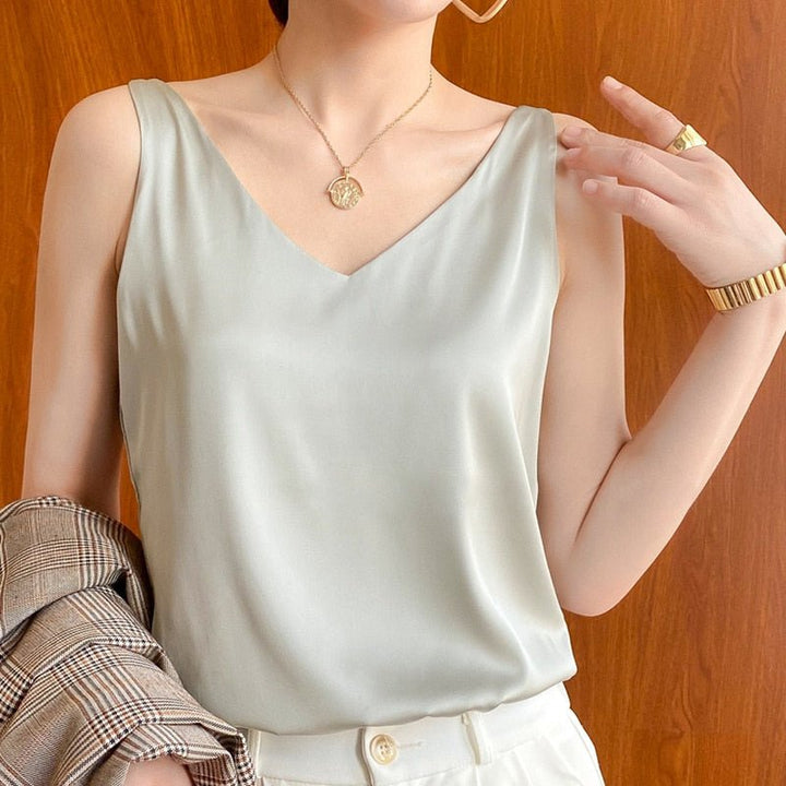 Top femme col en V, design épuré, élégant et décontracté, parfait pour un look chic au quotidien.
