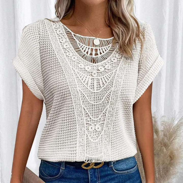 Top femme sophistiqué en dentelle. Blouse élégante, parfaite pour bureau ou soirée. Confort optimal.