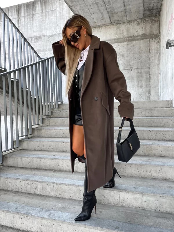 Manteau trench-coat Alba femme, col montant élégant, idéal pour les transitions de saison avec style.