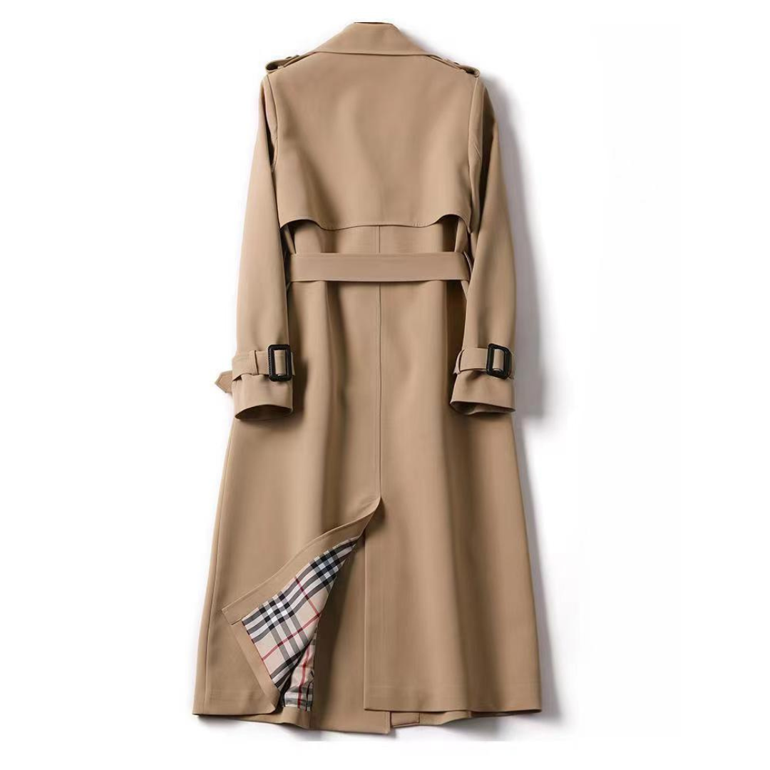 Trench-coat femme Emalie ouvert, style polyvalent et chic, parfait pour superposer en automne et hiver.