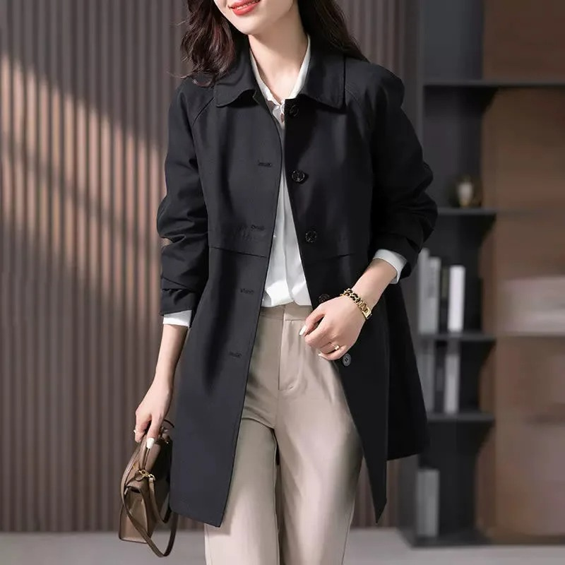 Élégant trench-coat mi-long pour femme, style classique boutonné, manteau chic polyvalent pour l'automne.