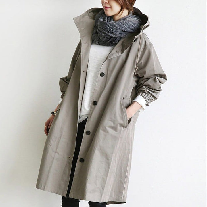 Trench-coat élégant femme, imperméable, coupe classique, ceinture, poches.  Parfait pour l'automne.