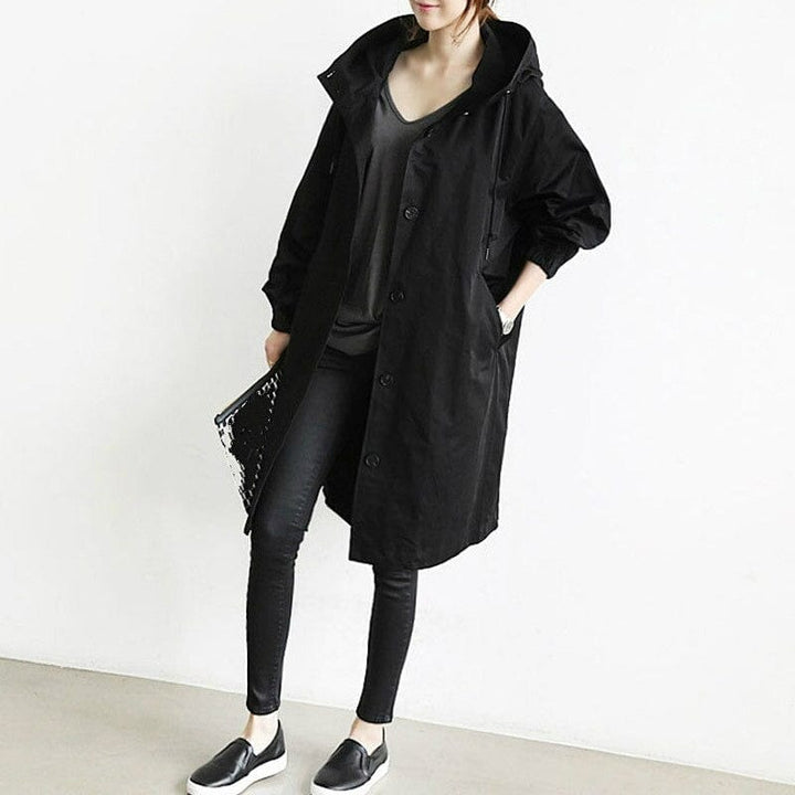 Trench-coat élégant femme, imperméable, coupe classique, ceinture, poches.  Parfait pour l'automne.