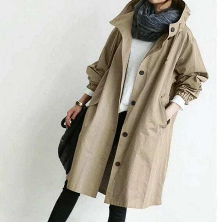 Trench-coat élégant femme, imperméable, coupe classique, ceinture, poches.  Parfait pour l'automne.