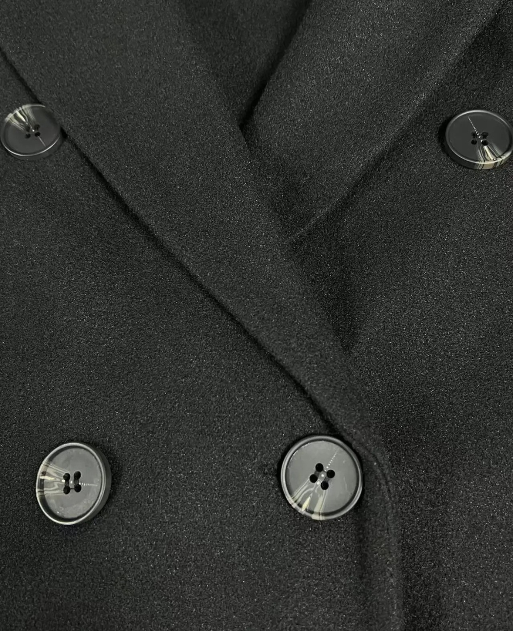 Trench-coat femme classique, long, polyvalent, idéal pour tenues chic ou casual.