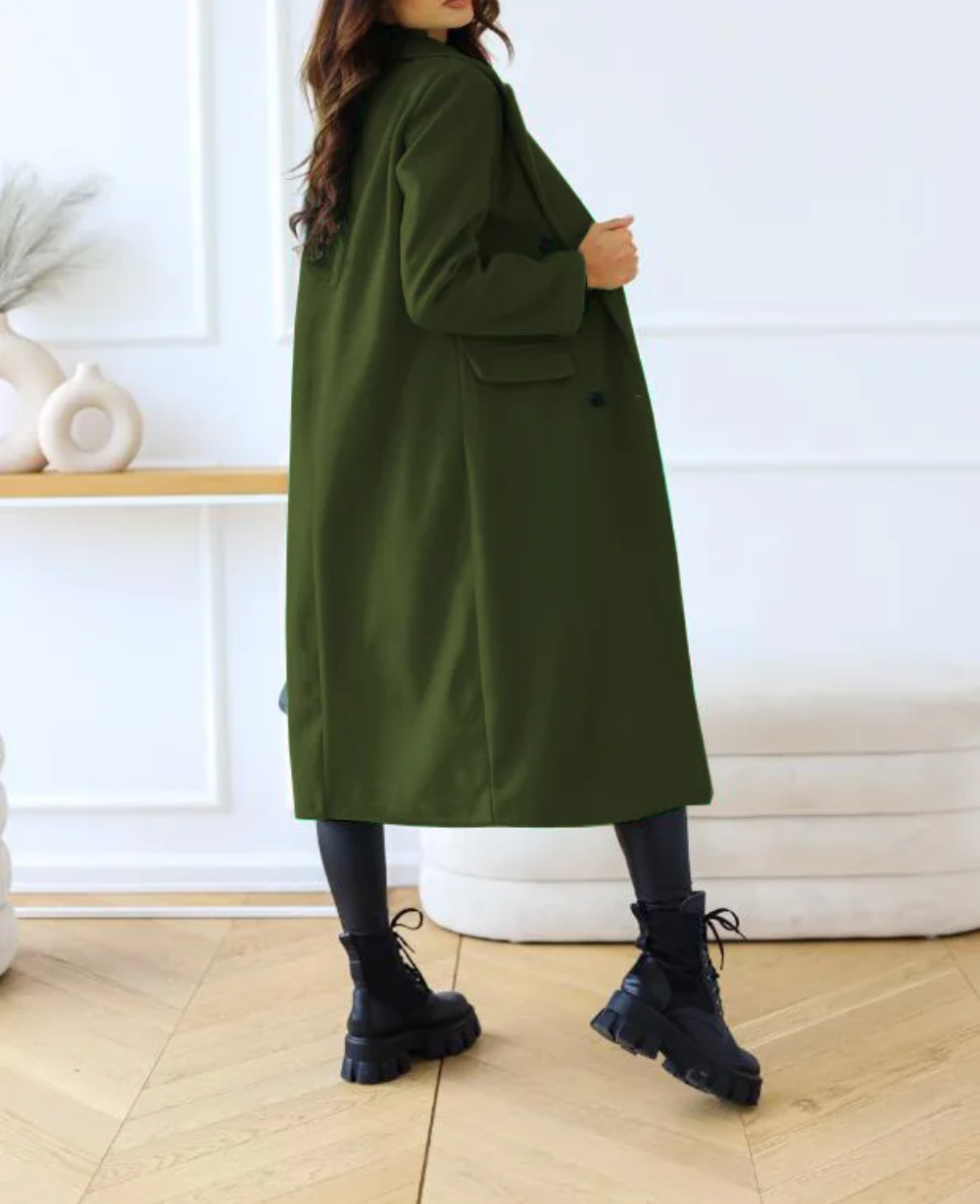 Vêtement femme, trench-coat ajusté, automne-hiver, élégance intemporelle.