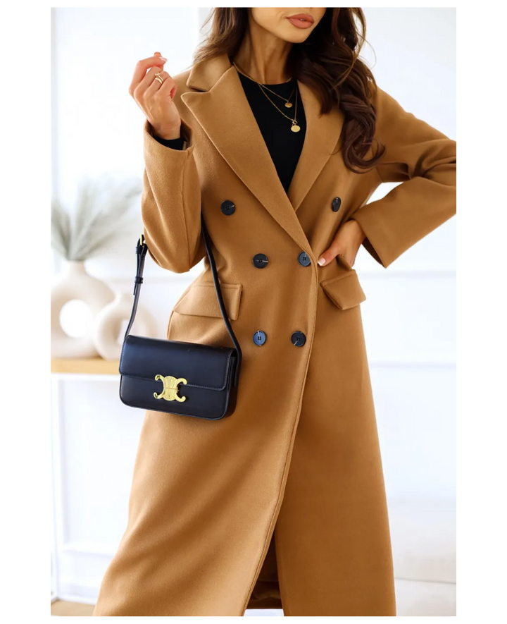 Trench-coat femme élégant, ceinturé, pour une silhouette mise en valeur.