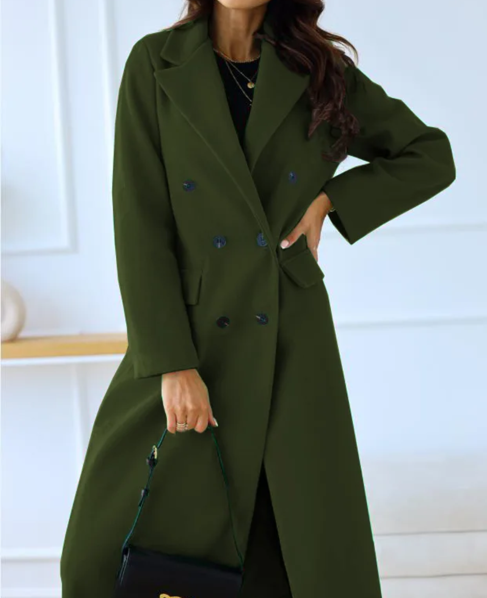 Trench-coat femme intemporel, coupe cintrée, polyvalent, style automne-hiver.