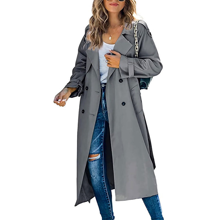 Manteau trench-coat femme long, coupe classique et élégante, vue de dos. Parfait pour un style mi-saison chic, mode automne-printemps.